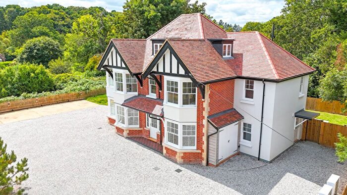 2 Bedroom Flat For Sale In Pikes Hill, Lyndhurst, SO43