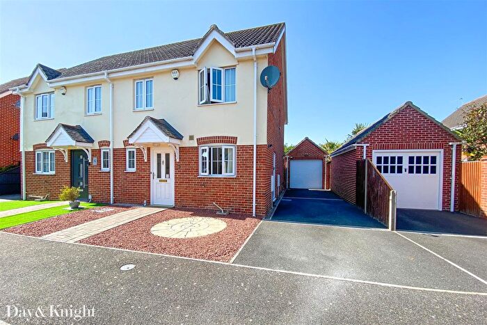 3 Bedroom Semi-Detached House For Sale In Heritage Close, Kessingland, Lowestoft, NR33