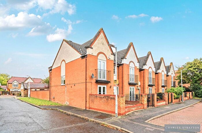 3 Bedroom End Of Terrace House For Sale In Landseer Close, Hornchurch, RM11