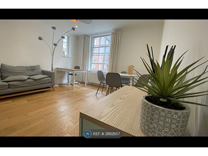 1 Bedroom Flat To Rent In Stirling Court, London, WC2E
