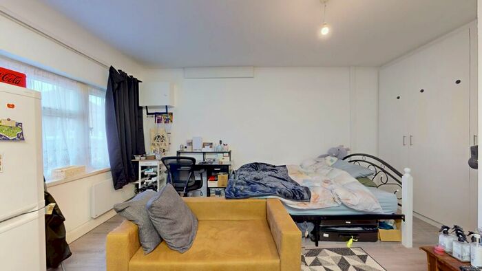 Studio To Rent In Carterhatch Road, EN3