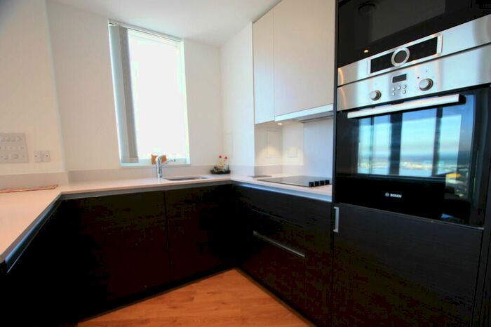2 Bedroom Flat To Rent In Saffron Central Square, Croydon, CR0