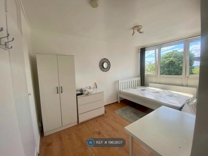 4 Bedroom Flat To Rent In Charcot House, London, SW15