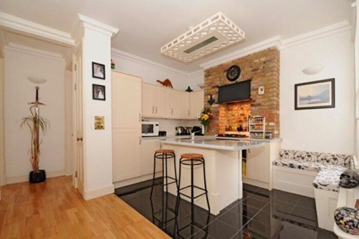 2 Bedroom Apartment To Rent In Hargrave Road, N19
