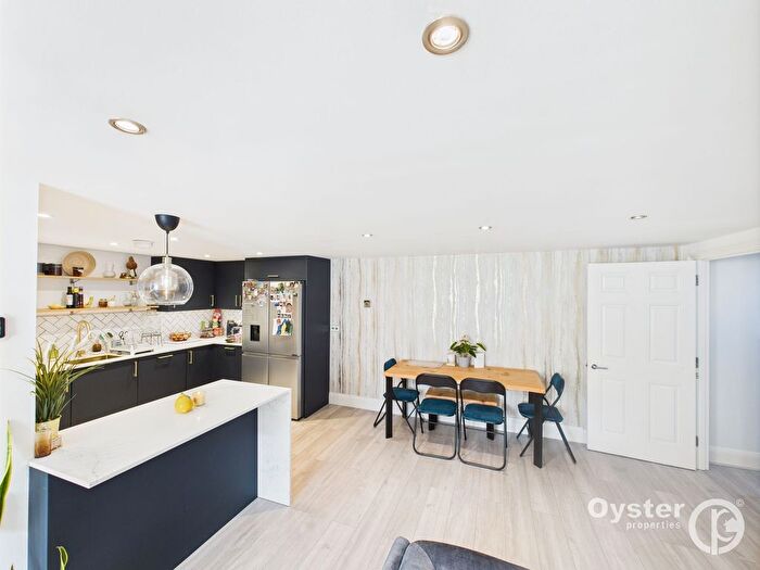 2 Bedroom Flat For Sale In Cottage Close, Harrow, HA2