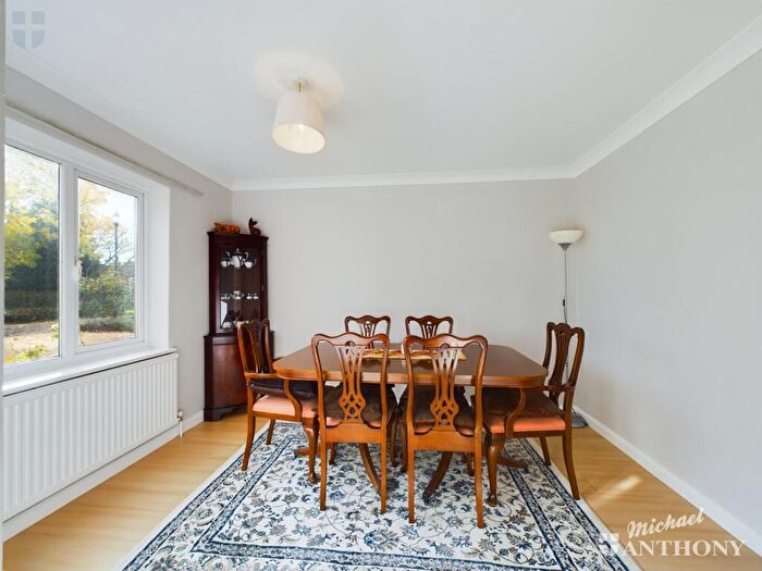 4 Bedroom Detached House For Sale In The Pightle, HP22