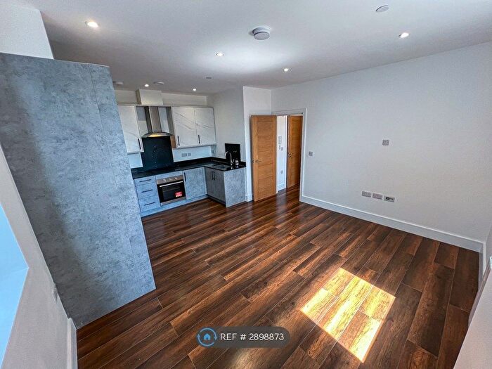 1 Bedroom Flat To Rent In Staines Road, Hounslow, TW3