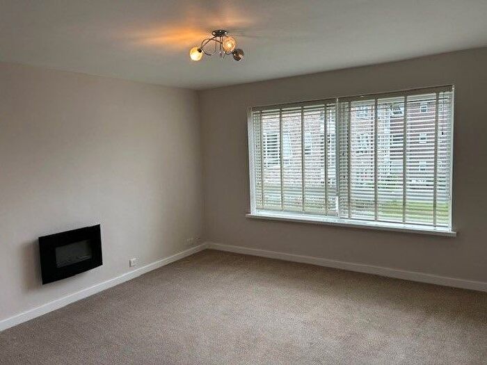 1 Bedroom Flat For Sale In Chase Road, Oakwood, N14
