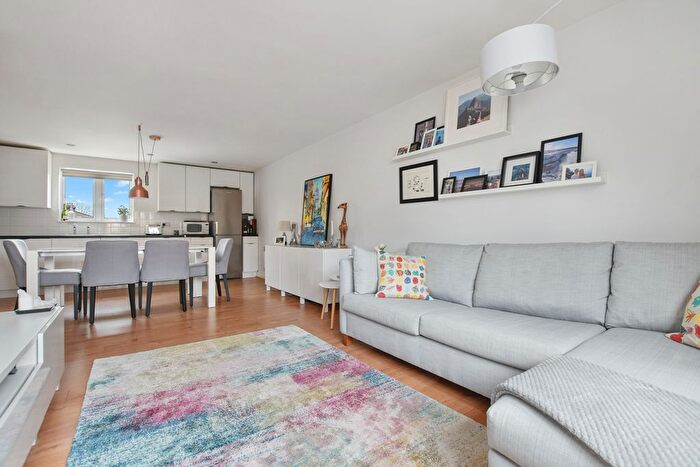 1 Bedroom Flat To Rent In Stane Grove, Clapham, SW9