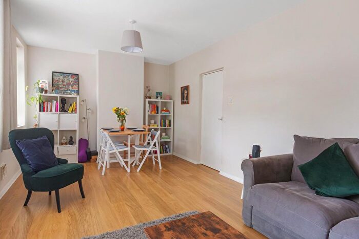 2 Bedroom Flat For Sale In Cubitt Terrace, Clapham, SW4