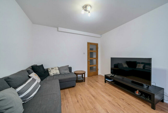 2 Bedroom Apartment For Sale In Vancouver Road, Edgware, Middlesex, HA8
