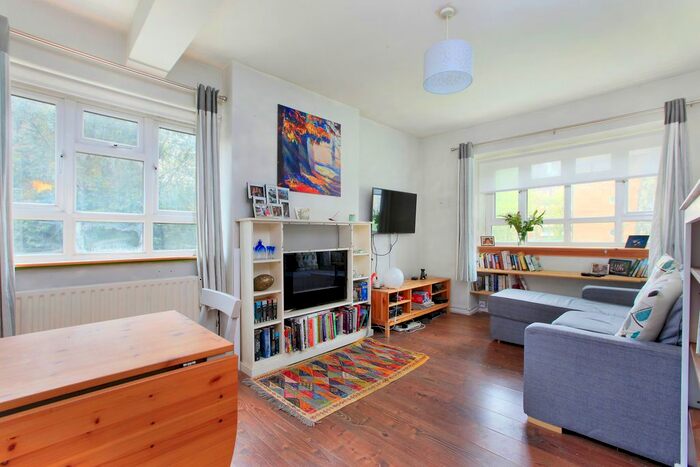 2 Bedroom Flat To Rent In Shenstone House, Aldrington Road, SW16