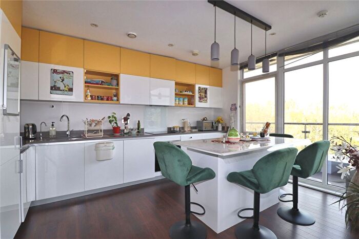 2 Bedroom Flat For Sale In Sycamore Avenue, Woking, Surrey, GU22