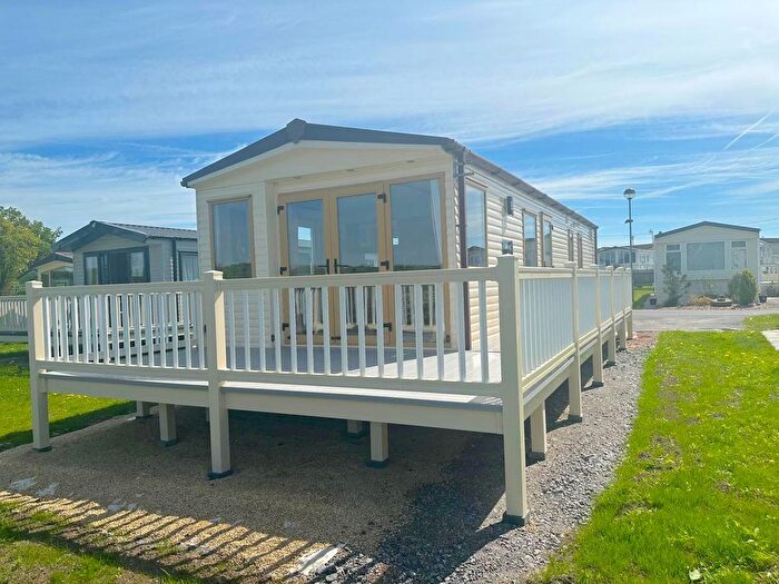 2 Bedroom Mobile/park Home For Sale In Oakmere Park, Hanley Swan, Worcester, WR8