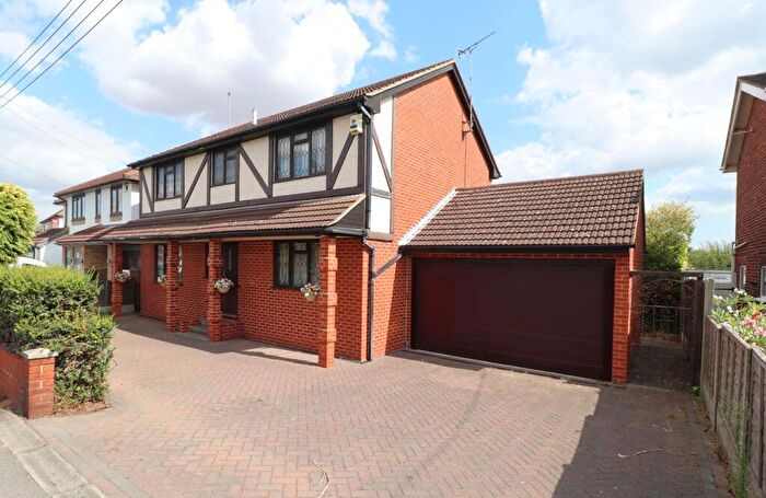 4 Bedroom Detached House For Sale In Bull Lane, Rayleigh, SS6