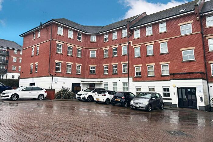2 Bedroom Flat For Sale In Bell Chase, Aldershot, Hampshire, GU11