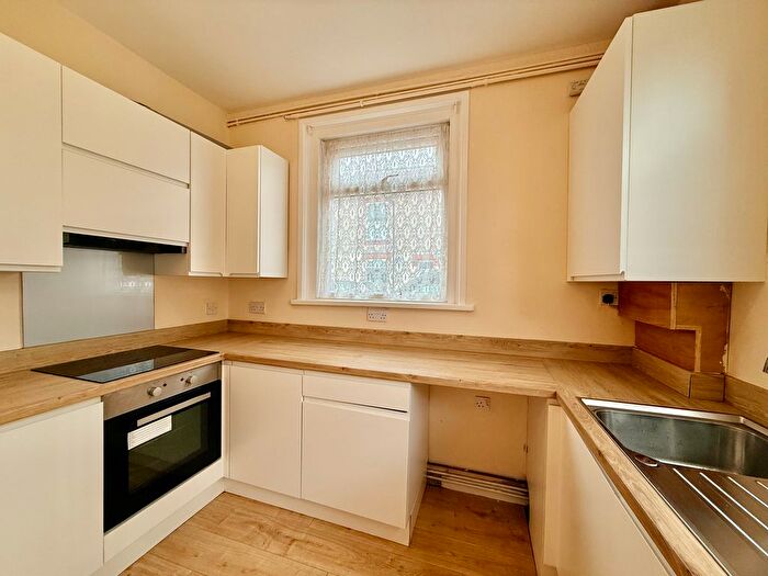 4 Bedroom End Of Terrace House To Rent In Twyford Avenue, Portsmouth, PO2