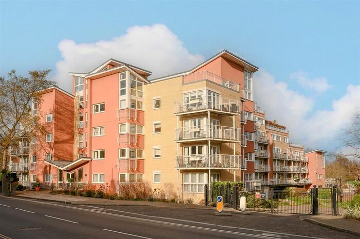 2 Bedroom Flat To Rent In Regatta House, Twickenham Road, Teddington, TW11