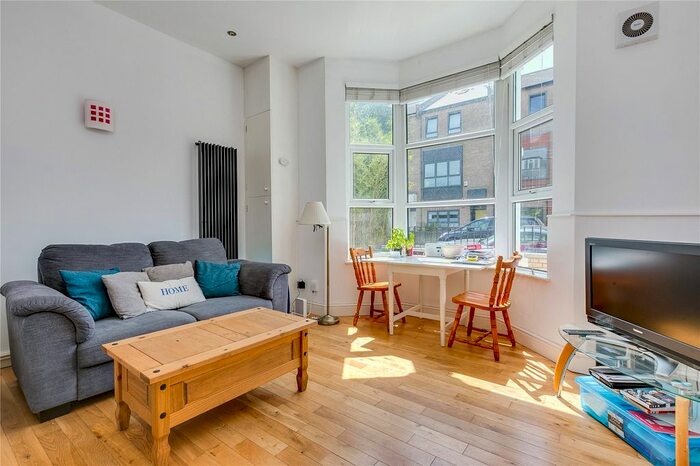 1 Bedroom Flat To Rent In Thornfield Road, London, W12