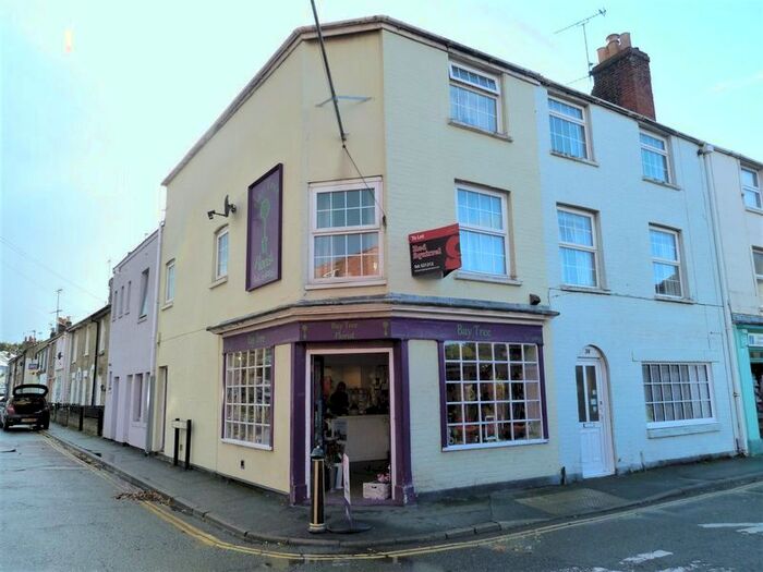 2 Bedroom Flat To Rent In Cross Street, Cowes, PO31