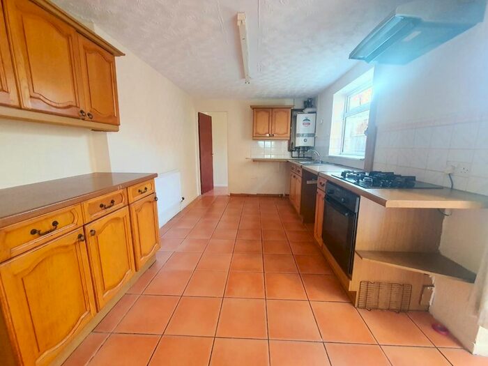 3 Bedroom Town House To Rent In Rotherby Avenue, Leicester, LE4