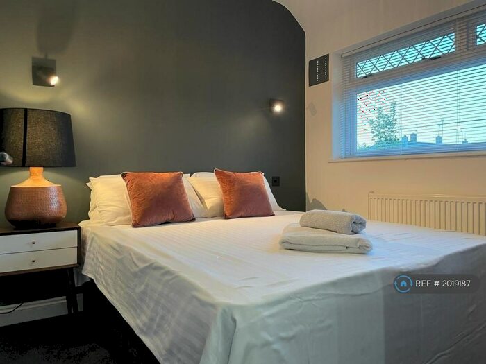 3 Bedroom Semi-Detached House To Rent In Lowlis Close, Bristol, BS10