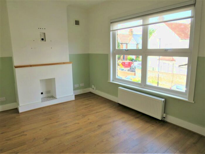 1 Bedroom Flat To Rent In Alberta Road, EN1