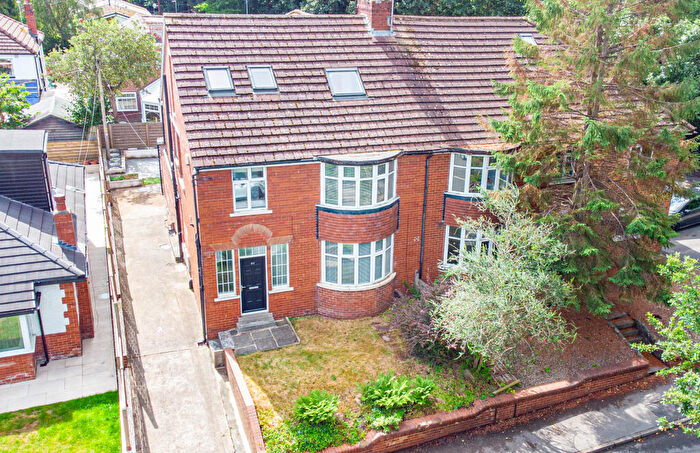 6 Bedroom Semi-Detached House For Sale In Church Wood Avenue, Leeds, LS16