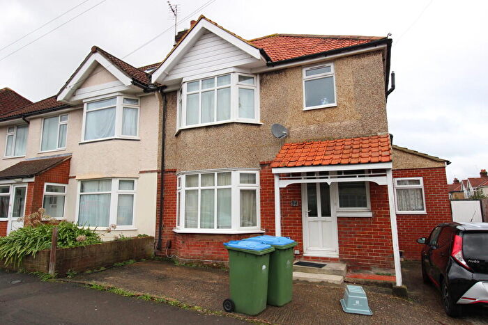 6 Bedroom Semi-Detached House To Rent In Blenheim Gardens, SO17