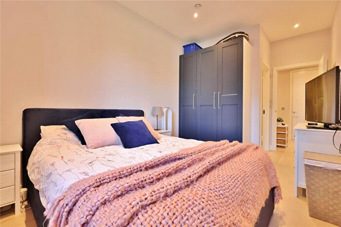 1 Bedroom Apartment For Sale In Albert Drive, Sheerwater, Woking, Surrey, GU21