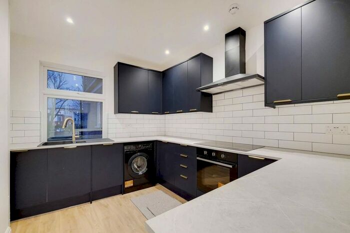 3 Bedroom Flat To Rent In Masons Avenue, Harrow HA3