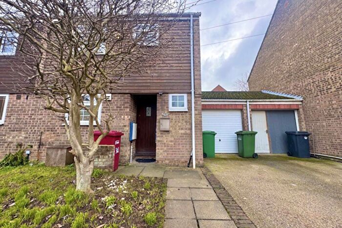 3 Bedroom House To Rent In Rochford Gardens, SL2