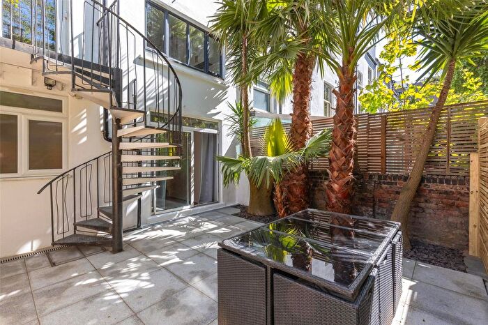 3 Bedroom Maisonette To Rent In Holland Road, Kensington, London, W14