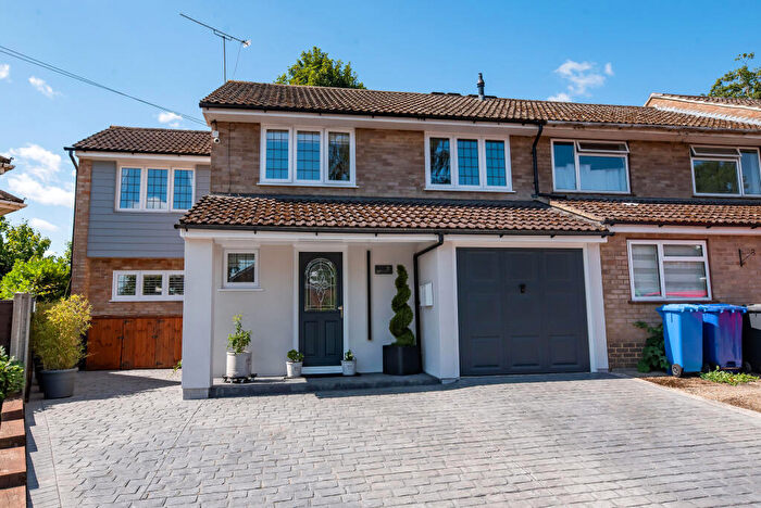 4 Bedroom End Of Terrace House For Sale In Greenhaven, Yateley, Hampshire, GU46