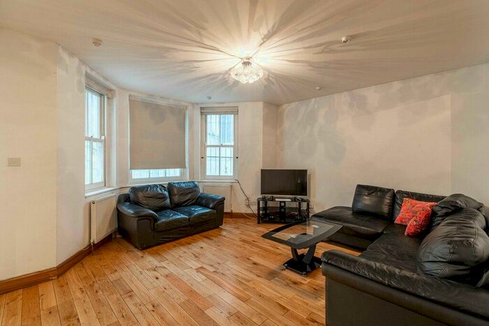 3 Bedroom Apartment To Rent In Redcliffe Gardens, Chelsea, SW10