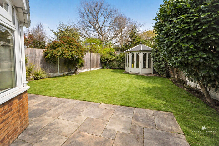 3 Bedroom Chalet For Sale In Shipwrights Drive, Thundersley, SS7