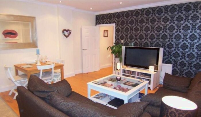 Studio To Rent In Purley Road, South West, London, CR8