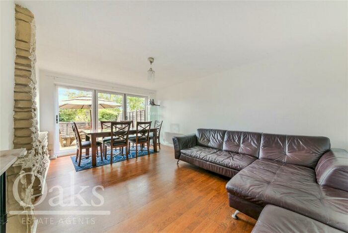 2 Bedroom Maisonette To Rent In St. Ann's Way, South Croydon, CR2