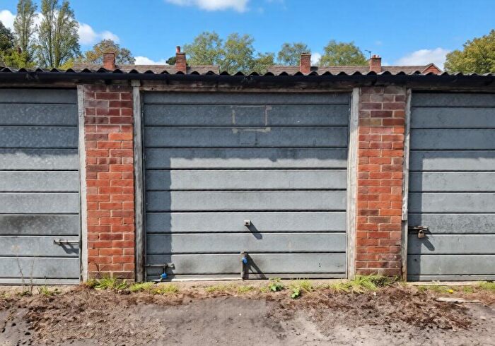 Garage / Parking For Sale In Garage, Hartshill Road, Tadley, Hampshire, RG26