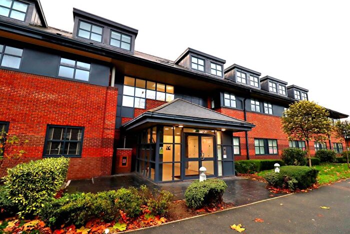 1 Bedroom Flat For Sale In Parkgate House, Great North Road, Hatfield, AL9