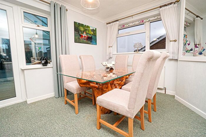 2 Bedroom Detached Bungalow For Sale In Grange Avenue, Hastings, TN34