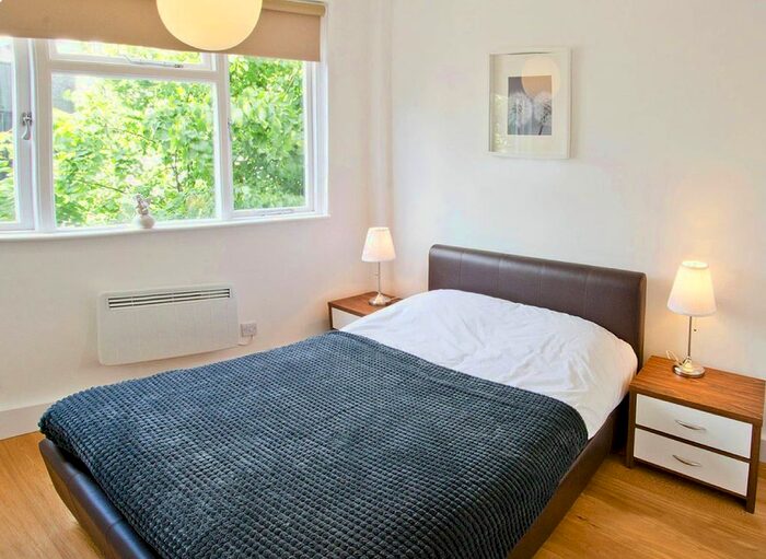 2 Bedroom Flat To Rent In Gwynne House, Whitechapel, London, E1