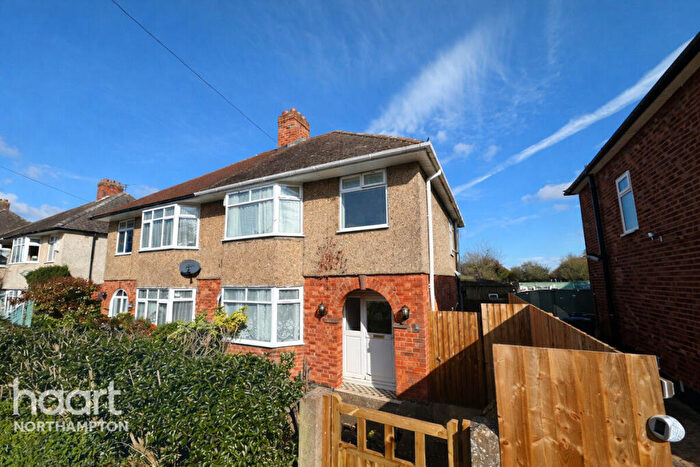 3 Bedroom Semi Detached House For Sale In Friars Avenue, Northampton, NN4