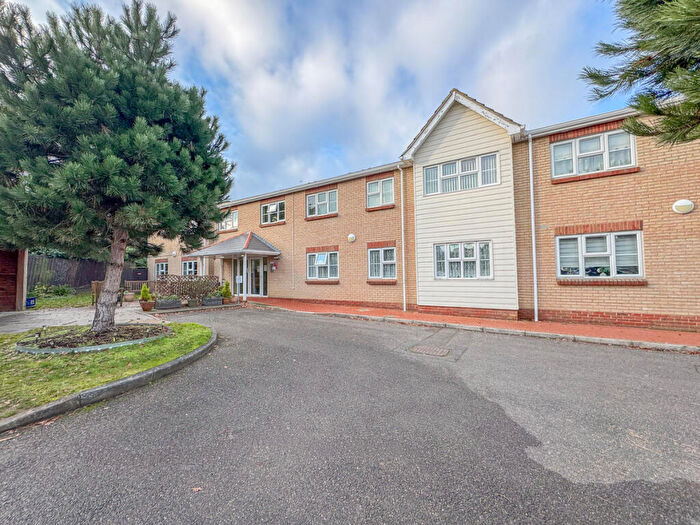 2 Bedroom Flat For Sale In Southend Road, Hockley, SS5