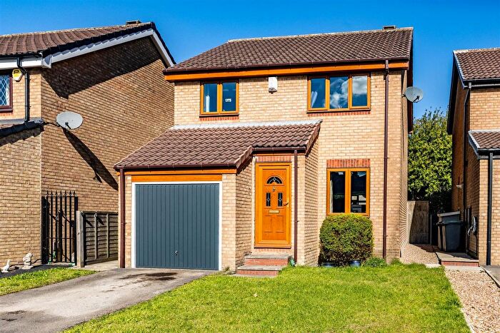 3 Bedroom Detached House For Sale In Yardley Way, Low Moor, Bradford, BD12