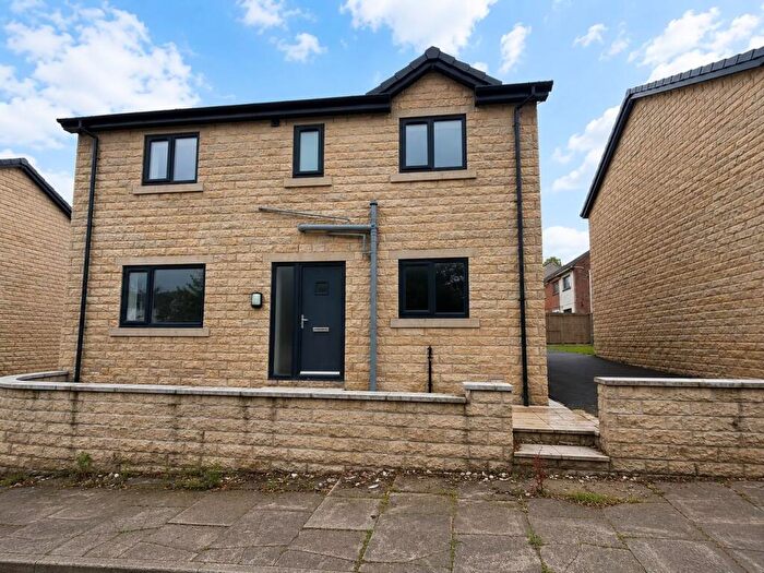 4 Bedroom Detached House For Sale In The Gables, Bradford Road, Clayton, Bradford, BD14