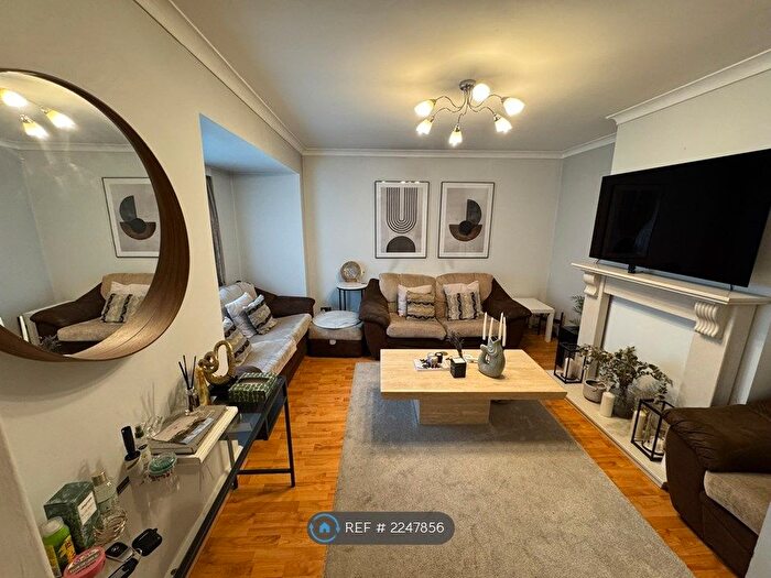 3 Bedroom Terraced House To Rent In Millfield Avenue, London, E17