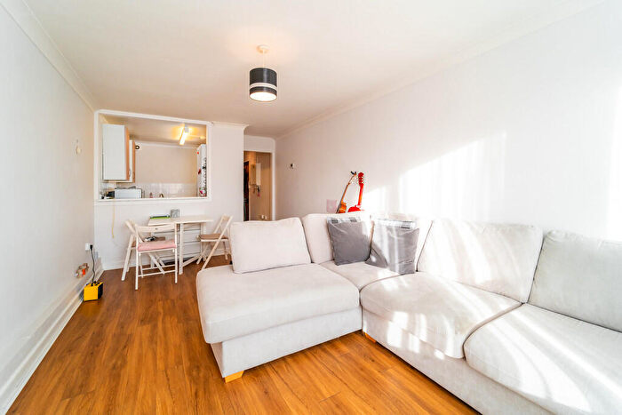 1 Bedroom Apartment For Sale In Centurion Close, Islington, London, N7