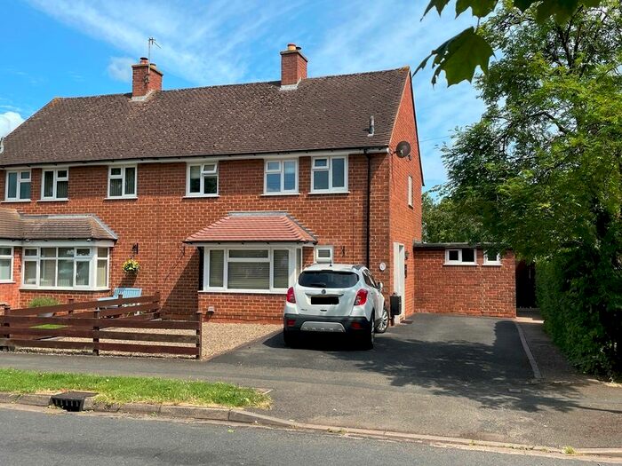 3 Bedroom Semi-Detached House For Sale In Battleton Road, Evesham, WR11