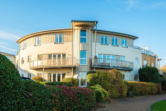 2 Bedroom Flat To Rent In Bridge Wharf, Chertsey, KT16